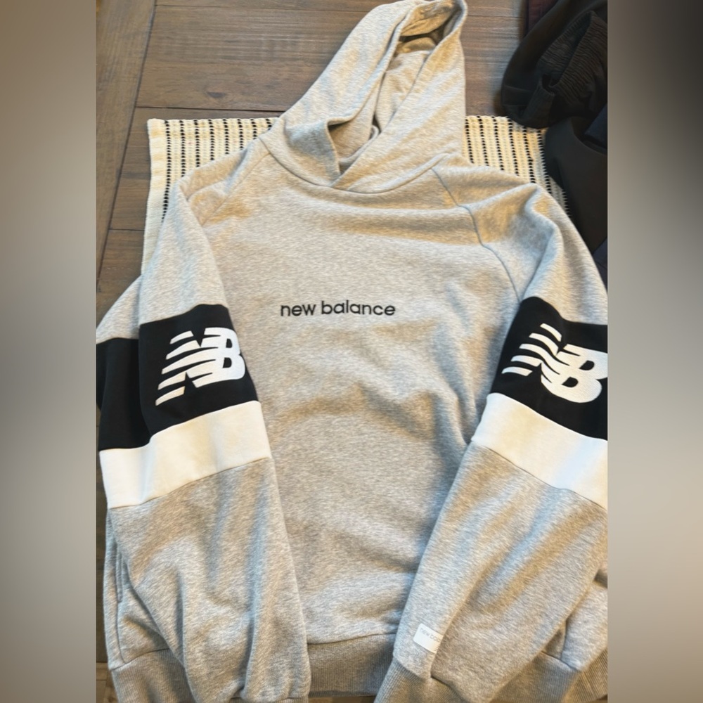 New balance Men’s large double logo lifestyle grey hoodie